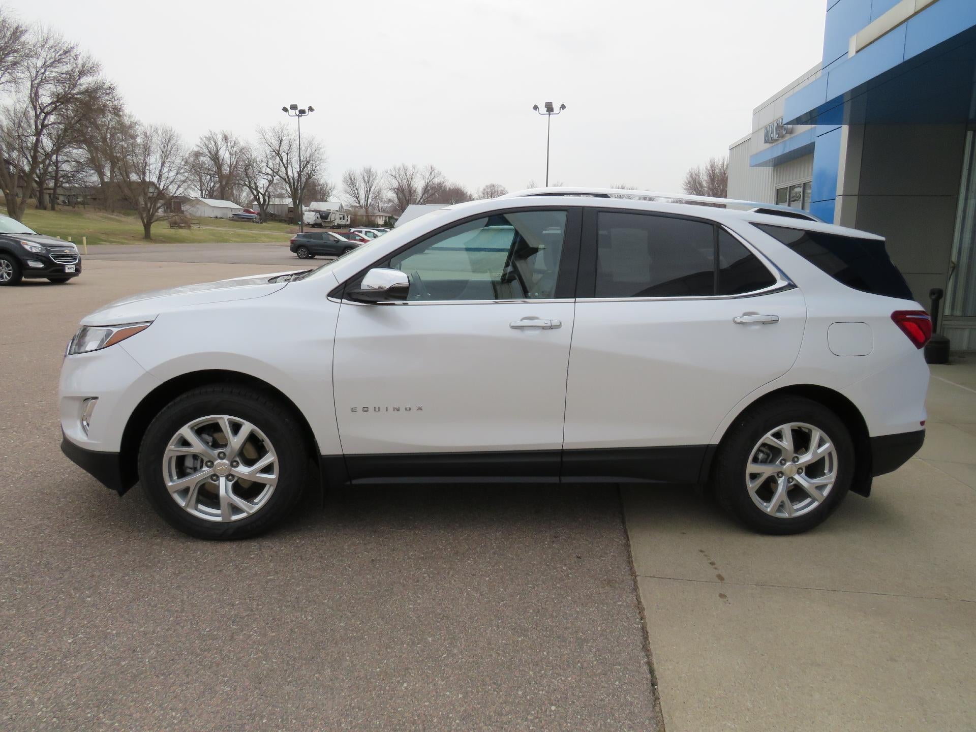 2021 Chevrolet Equinox Premier in Iridescent Pearl Tricoat — front three-quarter view